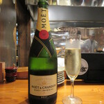 魚虎 - モエ・エ・シャンドン(白) 9900円(税込)