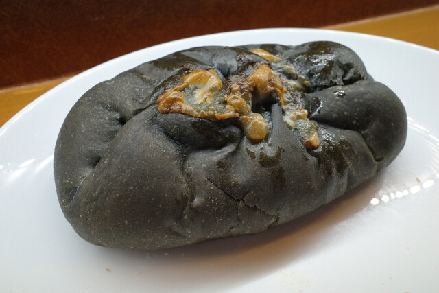 ベーカリー カラパン 東金井｜山形市で味わう手作りパンとスイーツ