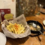 葡萄酒自助餐×肉 ESOLA 長岡站前店 - 松露風味薯條（690日圓）