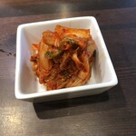 炭火焼肉 にく式 - キムチ