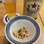 喜なさる - いつもの赤星、お通し①酢もつ、お通し②シマアジの兜・カマ焼き‥があったのですが撮り忘れてしまった‥