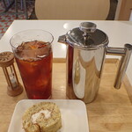 トーコーキッチン - 紅茶ロールケーキ + アイスティー