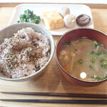 トーコーキッチン - 出汁巻玉子 副菜二品、豚汁 ご飯
