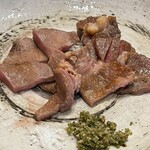 喜なさる - 黒毛和牛牛たん焼き　ジャオマーソース
      とても良い牛たんでした。良いサシと牛たん独特のかみごたえと肉汁‥旨し！