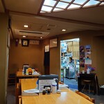 やぶ善 - 店内奥の席。