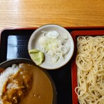 やぶ善 - 薬味は"蕎麦猪口"の上に乗っけて提供されます。