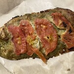 パサージュ ア ニヴォ - バジルトマト320円