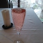シェ・リュウ - 桜の香りのスパークリングワイン