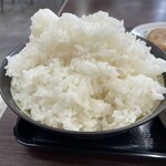 食堂 いしん - ごはん山盛り