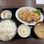 食堂 いしん - 焼き豚定食　ごはん山盛り