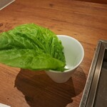 焼肉うしごろ - サンチュです。