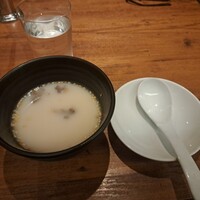 焼肉うしごろ 西麻布本店 - 濃厚コラーゲンのコムタンスープです。