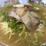 江ちゃんラーメン - 手前から…チャーシューも美味し♪