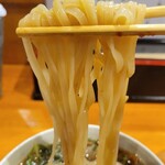 ラーメン 坊也哲 - 平打ちに