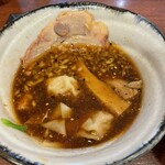 中華そば 千乃鶏 - 特製はチャーシュー２枚にワンタンが入ってる