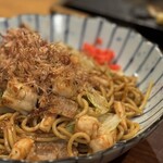 Moegi - 「ミックス焼きそば」(ぶた･エビ・イカ･帆立)
      こちらも刻んではいるがホタテの味が強くてうまい！