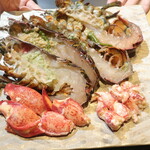 鉄板焼 石狩 - 焼く前のオマール海老(生きてます) 2024.8月