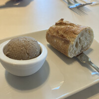 ブラッスリーオザミ 東京スカイツリータウン･ソラマチ店 - パンとご一緒に吉田豚とバターのリエット