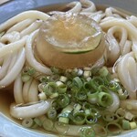 吉本食品 - つゆとすだちを凍らせた丸氷！