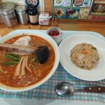 古澤ラーメン - 大辛ラーメン(大盛)&半チャーハンをば…。
