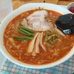 古澤ラーメン - 蓮華を避けて、パァシャっと…。