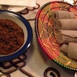クイーンシーバ エチオピアレストラン - シチューとインジェラ