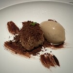 オオハラ エ シーアイイー - コーヒーのデザート。「つちみじたて」という言葉を使っていました。土をイメージしたコーヒーのデザート。ソースはチョコレートソース。
      2024年8月9日