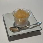 オオハラ エ シーアイイー - 口直しの「グラニテ」。スモモとシャンパンのソルベ。
      2024年8月9日