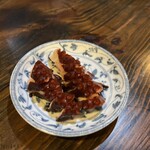 ぼけぼうし - 絶品　蛸の柔らか煮　何もつけず、噛んでみる。歯触りとじんわりと滲み出てくる蛸の旨みを味わう。蛸ってこんなにうまかったのか。日本酒が進むくん①