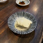 ぼけぼうし - 自家製豆腐。　これも何もつけず、口に含む。わずかな塩味がある。大豆の旨みを楽しむ高級な時間。日本酒が進むくん②