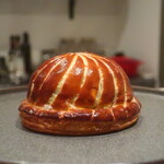 フィエルテ - 夏鹿とフォアグラのパイ包み焼き状態でのプレゼンテーション