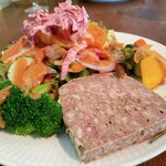 メゾン・ド・ハラ - ［前菜］　豚のテリーヌサラダ添え