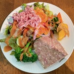 メゾン・ド・ハラ - ［前菜］　豚のテリーヌサラダ添え