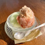 メゾン・ド・ハラ - ［デザート］　シャーベット　シェフお任せ二種
      　(メロン、梅とプラム)