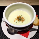 京橋 鉄板焼き 神戸牛 Sublime - エンドウ豆の冷製スープ