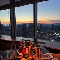 テーブル36 - 窓ぎわから見る夜景