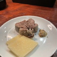 カルネジーオ イースト - 