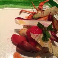 クッチーナ イタリアーナ ガッルーラ - 伊勢海老にイチゴ！？この発想力が味を壊していないところに驚かされた