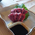 ろばたやき山ろく - 赤身の馬刺し♪美味し過ぎましたょ(*´・ω-)b