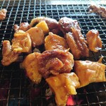 ろばたやき山ろく - タレを1口小にcut(*´σｰ｀)