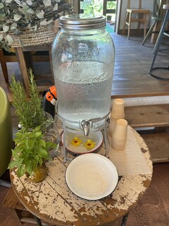 ナチュラル　カフェイーナ - セルフのお水