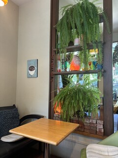 ナチュラル　カフェイーナ - 内観