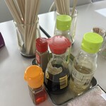 ウェイウェイ餃子 - テーブル