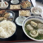 ウェイウェイ餃子 - 水餃子ハーフセット＋焼き餃子