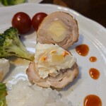 キッチン ブルー グローブ - ポテサラを乗せて