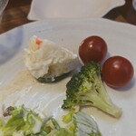 キッチン ブルー グローブ - ズッキーニへポテサラ