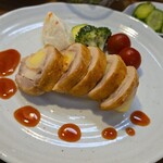 キッチン ブルー グローブ - 反対側から、鳥もも肉とチーズのガランティーヌは５つにカット