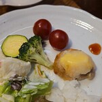 キッチン ブルー グローブ - ガランティーヌのお尻にはチーズがタップリ！