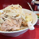 ラーメン二郎 - ラーメン半分＋ニンニク少し＋青ネギショウガ半分