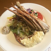 活伊勢海老料理 中納言 神戸三宮本店 - 伊勢海老のサラダ。伊勢海老のツナ、伊勢海老の上にかかったタルタルが最高！ドレッシングも美味しくて、いつも買って帰る